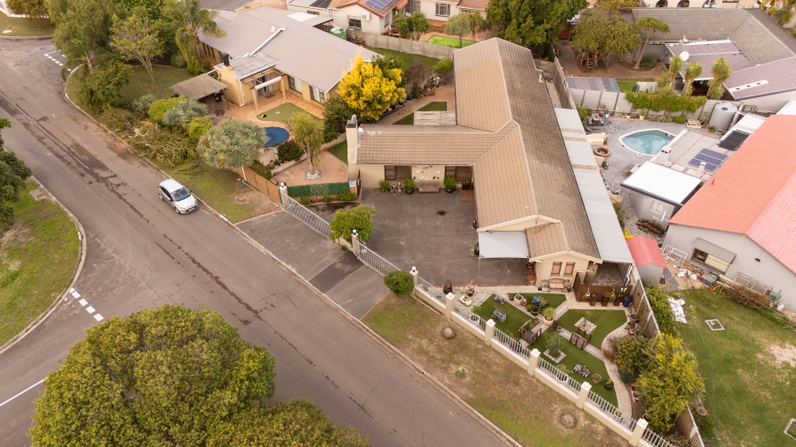 5 Bedroom Property for Sale in Ferndale Western Cape